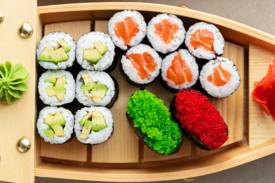 Japanische Sushi-Rollen Maki